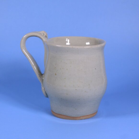Handmade pottery mug sage green with little mouse - Picture 11 of 11